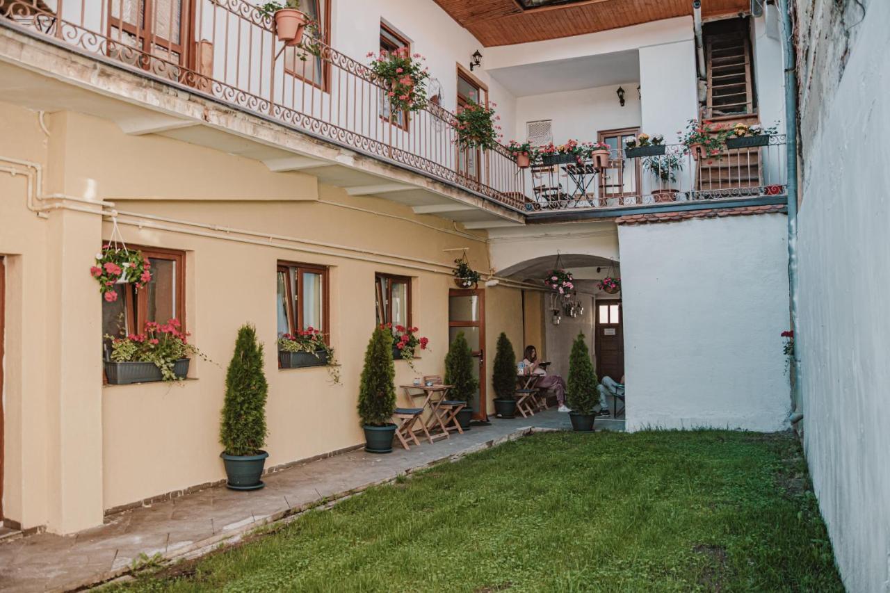 Central Garden Apartments Brassó Kültér fotó